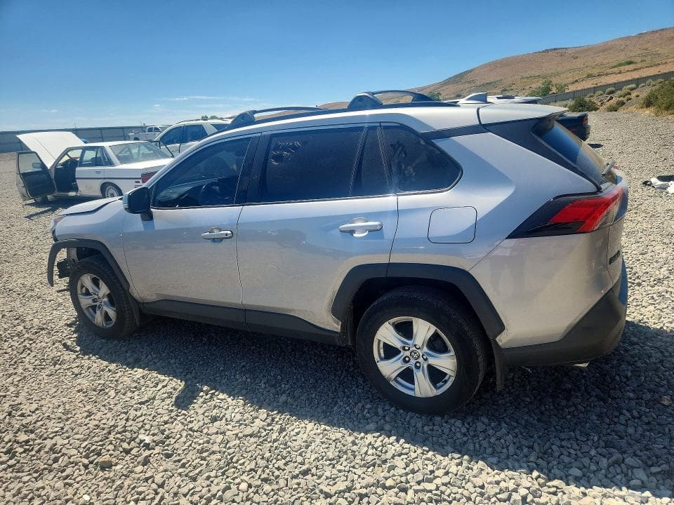 2020 TOYOTA RAV4 XLE 2