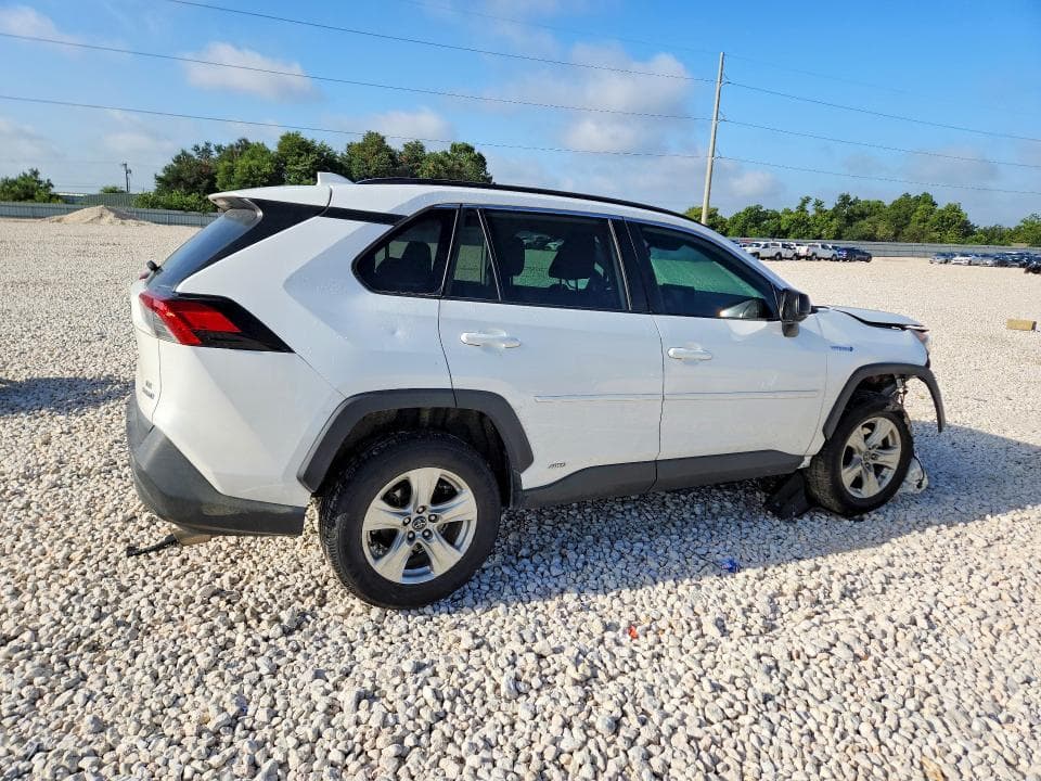 2020 TOYOTA RAV4 LE 3
