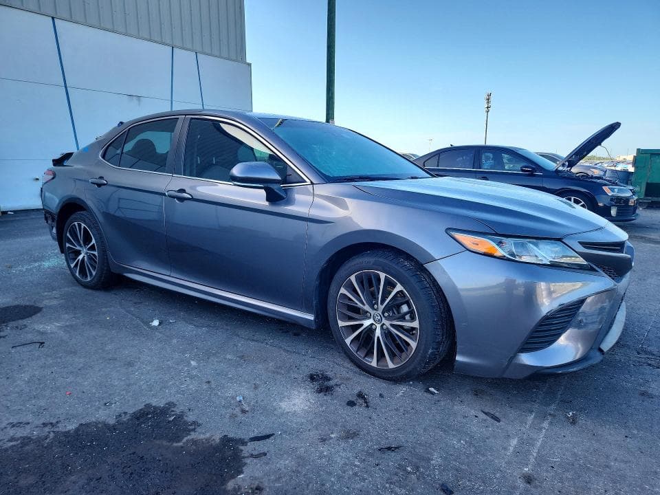 2019 TOYOTA CAMRY SE 4