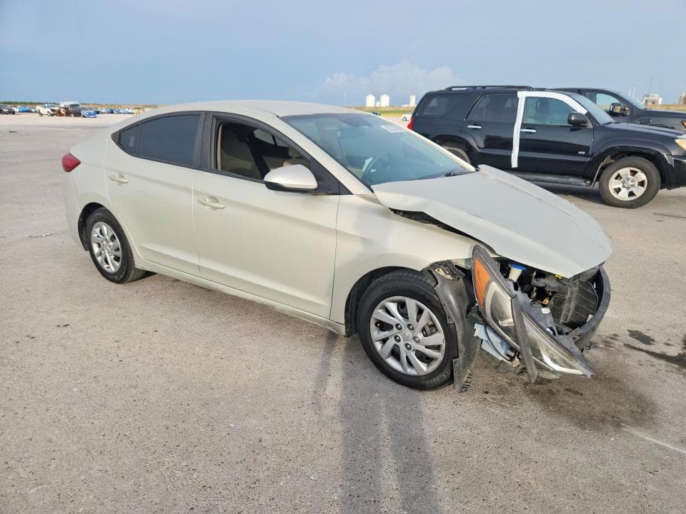 2017 HYUNDAI ELANTRA SE 4