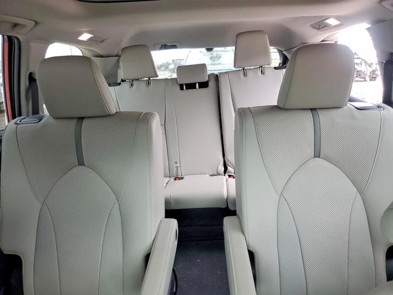 2024 TOYOTA GRAND HIGHLANDER PLATINUM 10