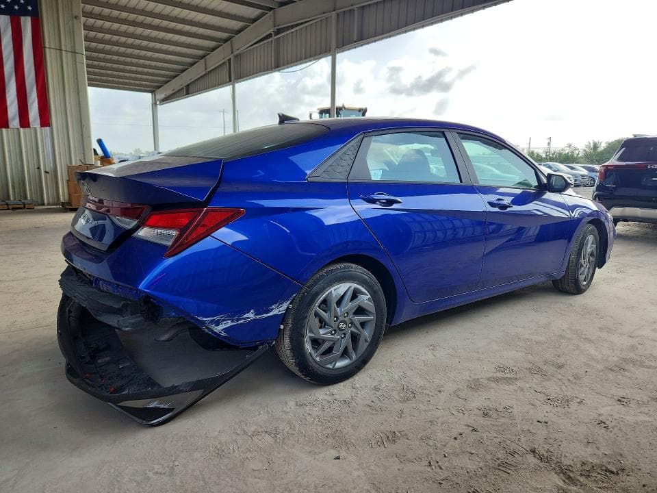 2024 HYUNDAI ELANTRA SEL 3