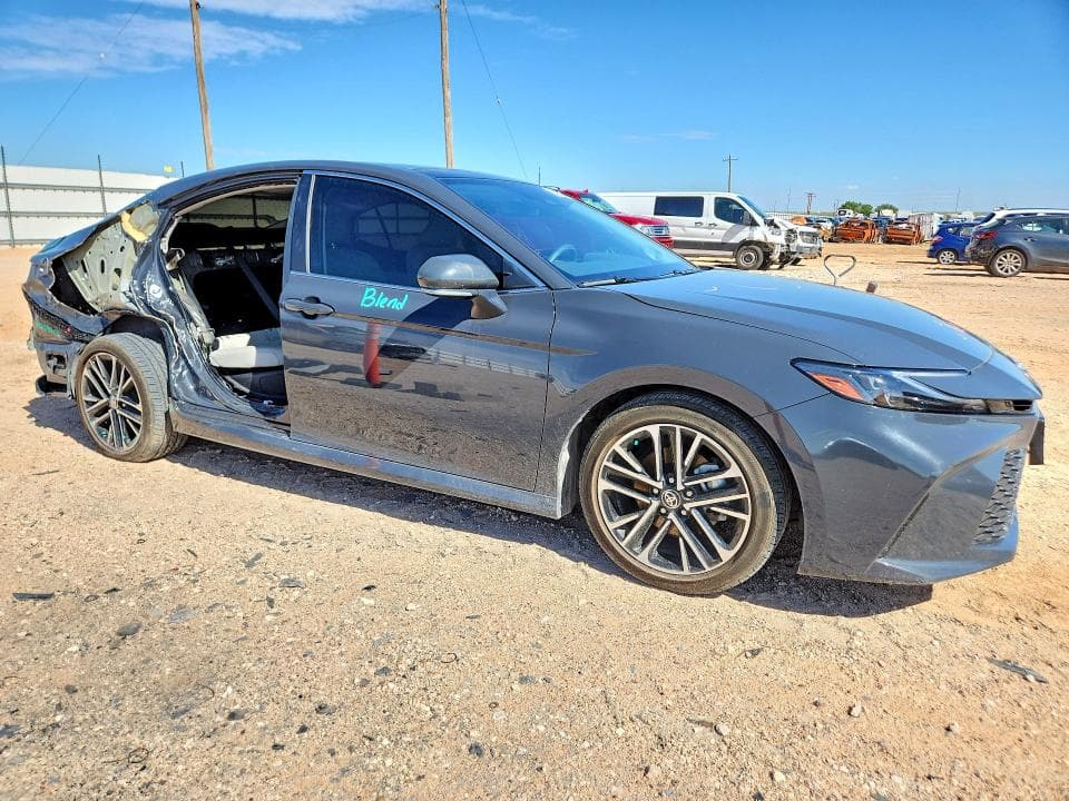 2025 TOYOTA CAMRY XLE 4