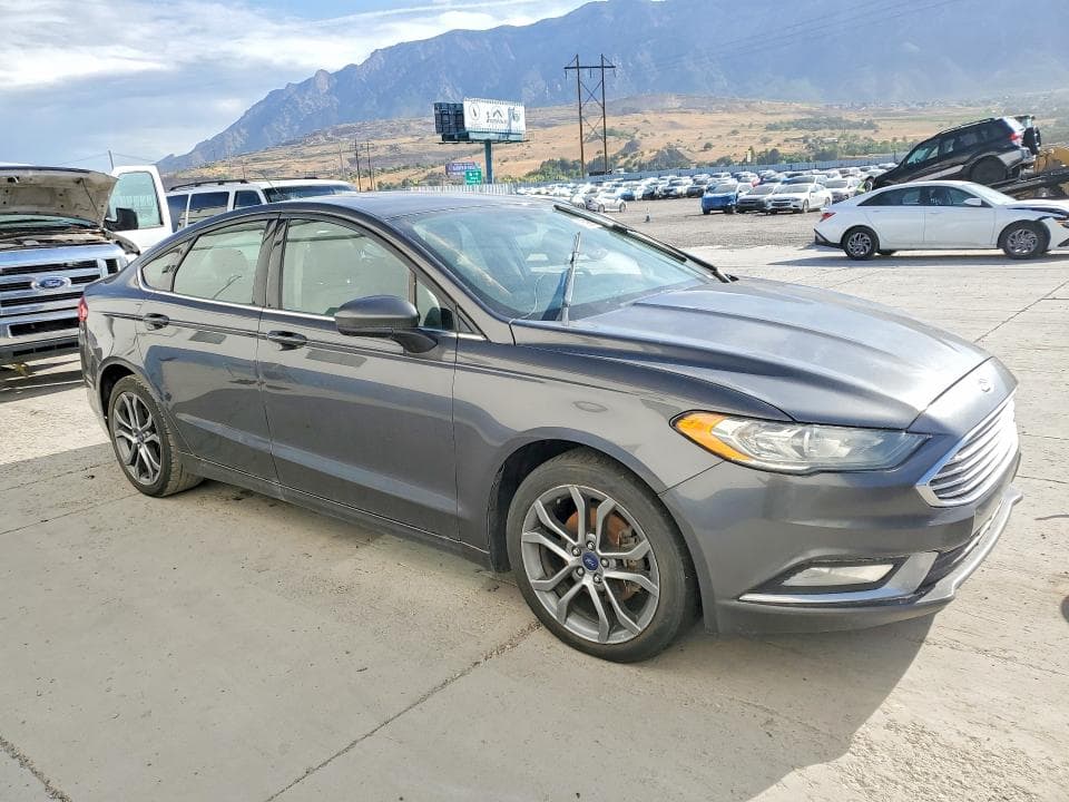 2017 FORD FUSION SE 4