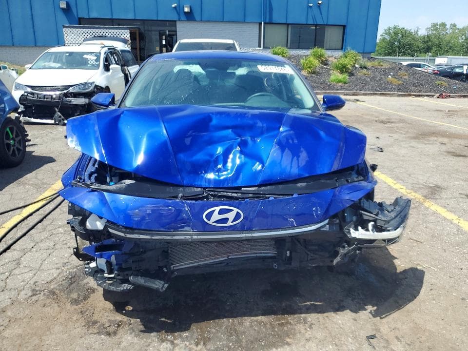 2025 HYUNDAI ELANTRA SE 5