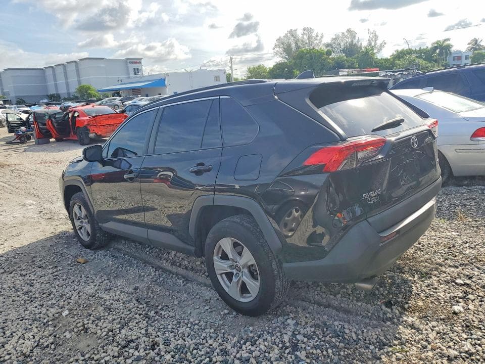 2021 TOYOTA RAV4 XLE 2
