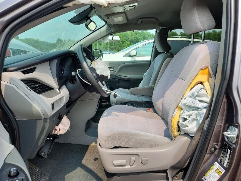 2020 TOYOTA SIENNA LE 7