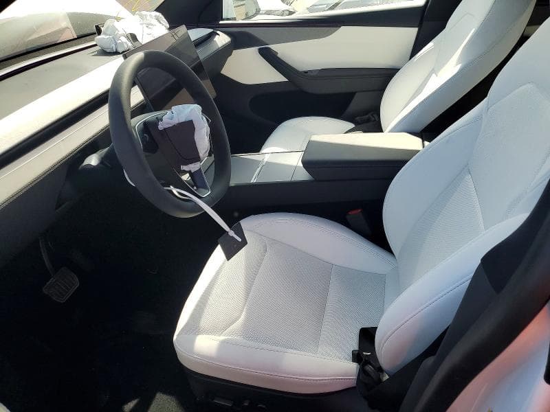 2026 TESLA MODEL Y 7