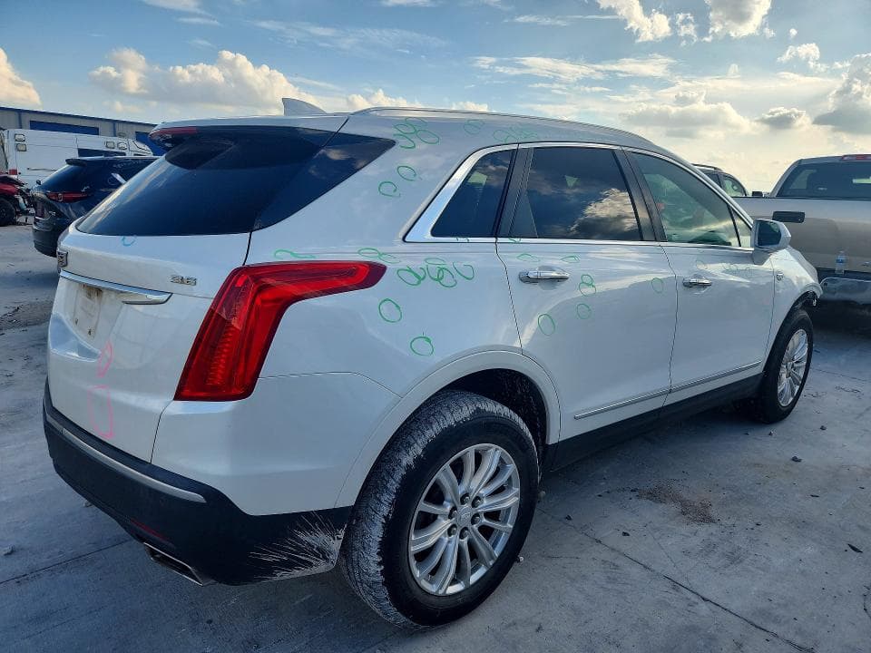 2018 CADILLAC XT5 3