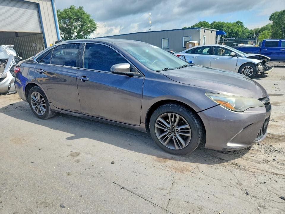 2017 TOYOTA CAMRY SE 4