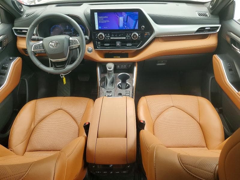 2023 TOYOTA HIGHLANDER PLATINUM 8