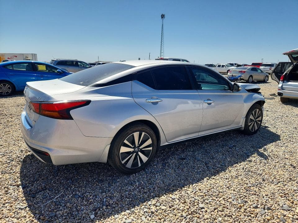 2021 NISSAN ALTIMA SV 3
