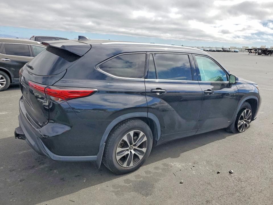 2022 TOYOTA HIGHLANDER HYBRID XLE 3