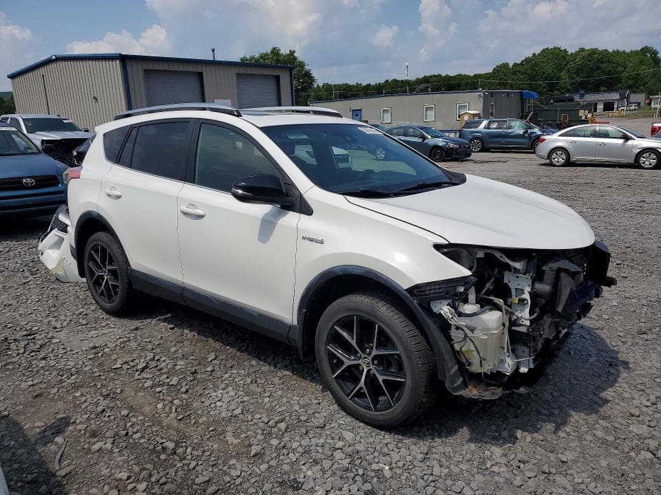 2018 TOYOTA RAV4 HV SE 4