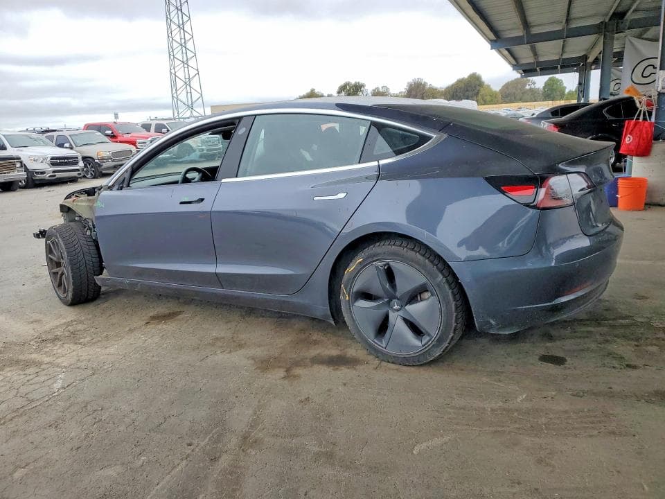 2018 TESLA MODEL 3 2