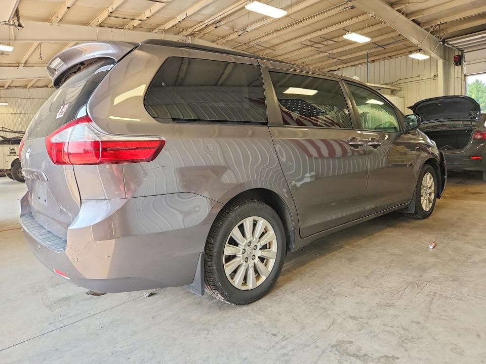 2017 TOYOTA SIENNA XLE PREMIUM 7-PASSENGER 3