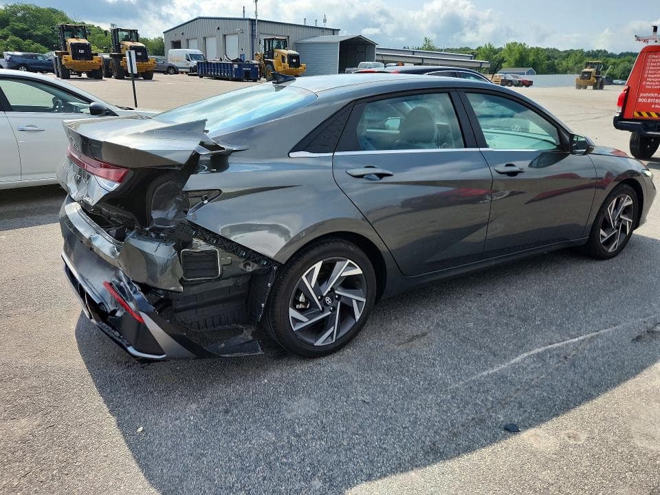 2025 HYUNDAI ELANTRA LIMITED 3