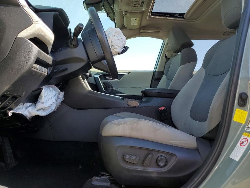 2019 TOYOTA RAV4 XLE 7