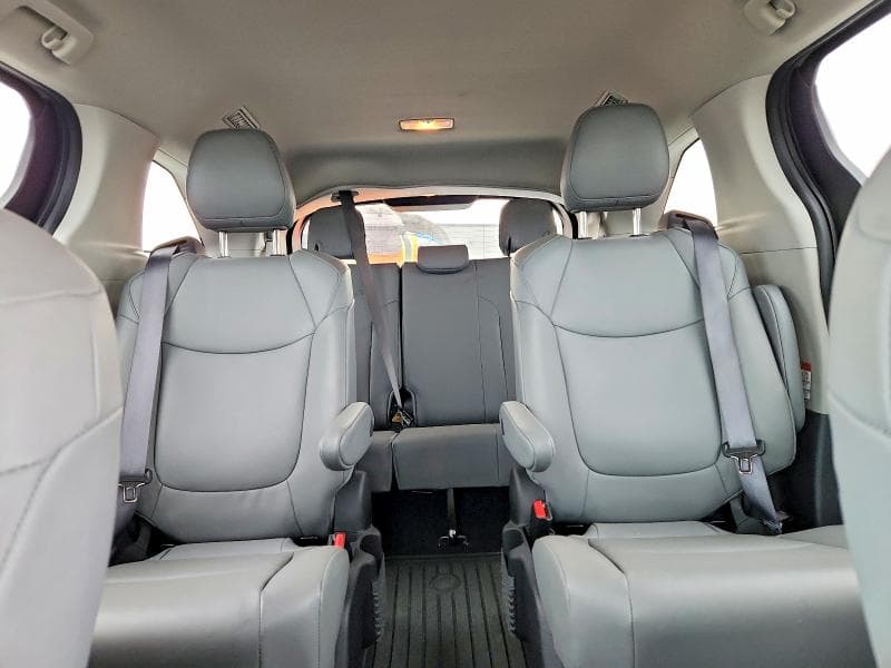 2022 TOYOTA SIENNA XLE 10