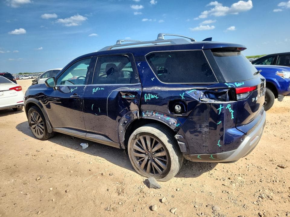 2022 NISSAN PATHFINDER SL 2