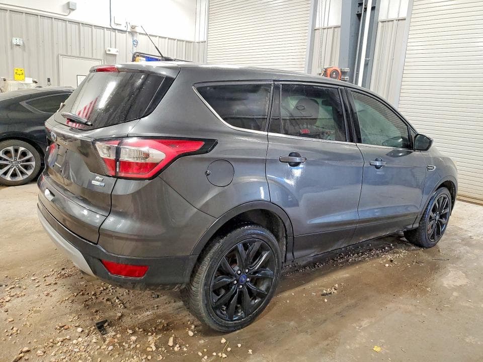 2017 FORD ESCAPE SE 3
