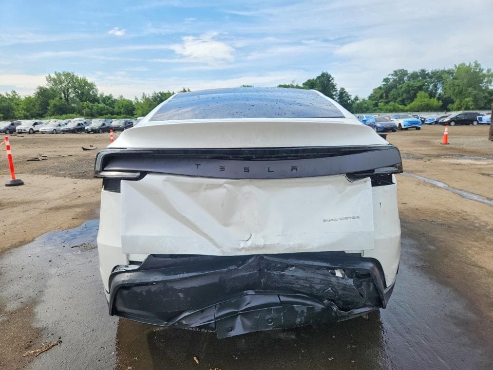 2026 TESLA MODEL Y 6