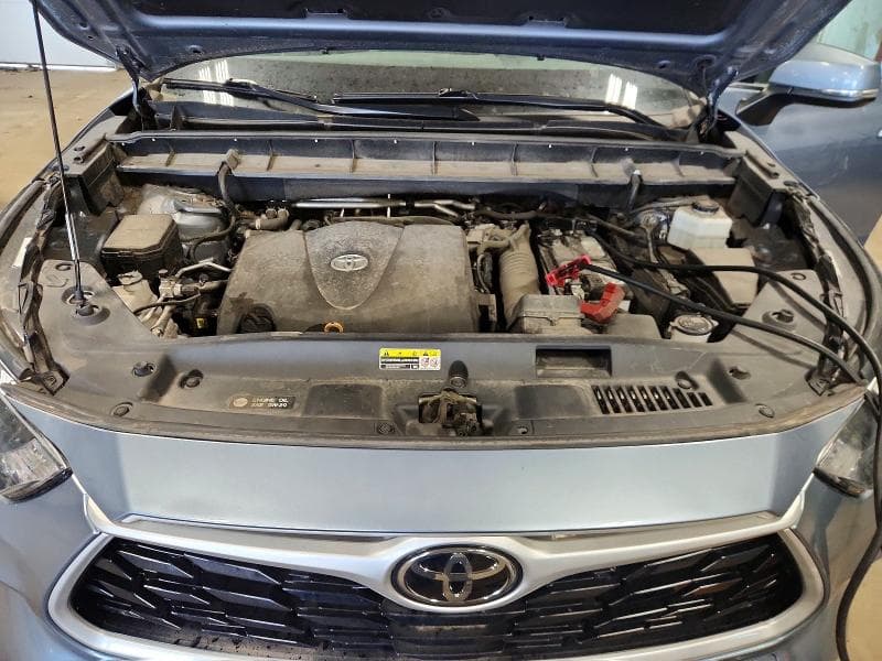 2022 TOYOTA HIGHLANDER XLE 12
