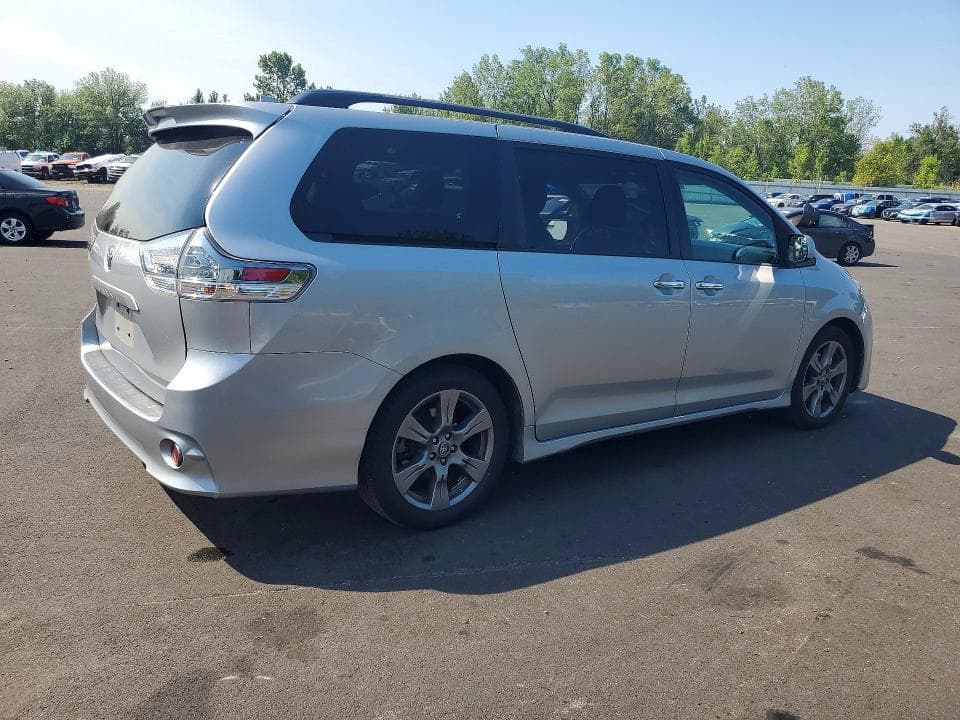 2019 TOYOTA SIENNA SE 8-PASSENGER 3