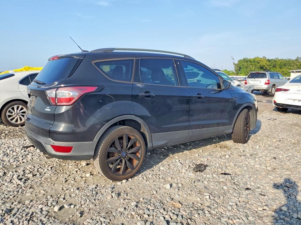 2017 FORD ESCAPE SE 3