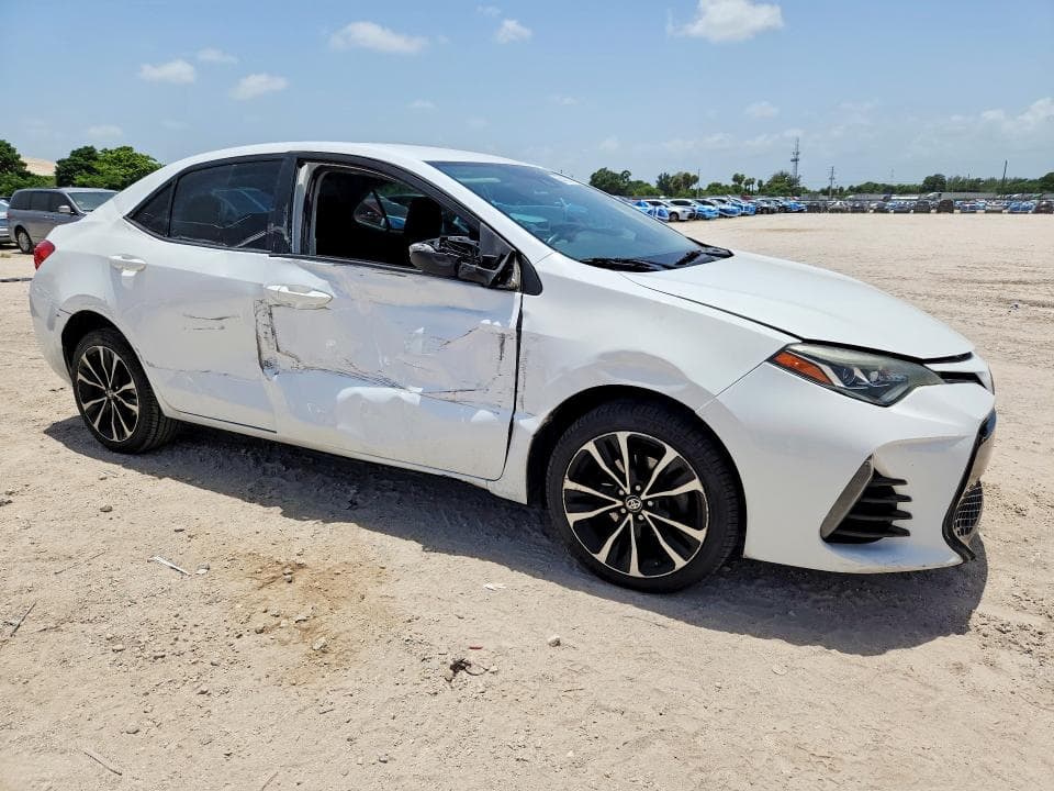 2017 TOYOTA COROLLA SE 4