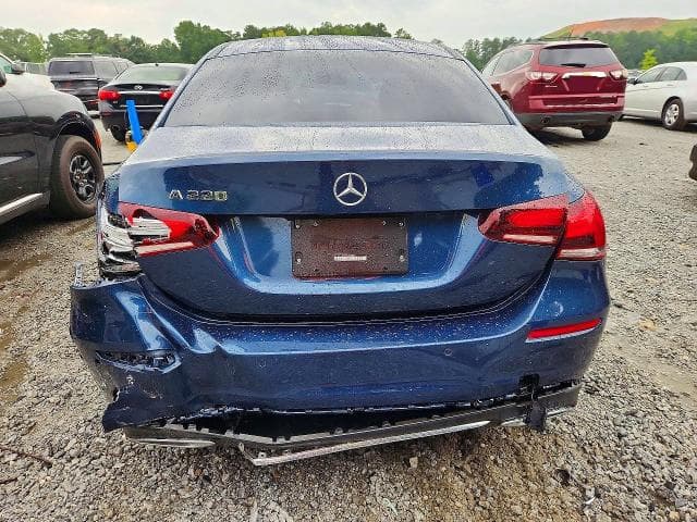 2022 MERCEDES-BENZ A 220 6