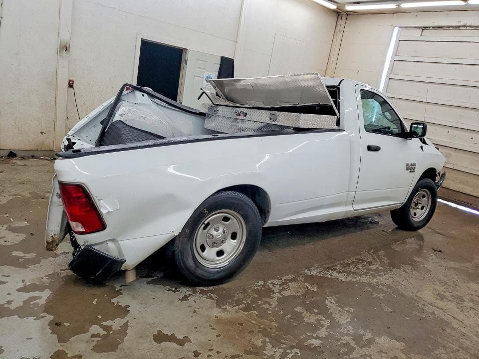 2023 RAM 1500 CLASSIC TRADESMAN 3
