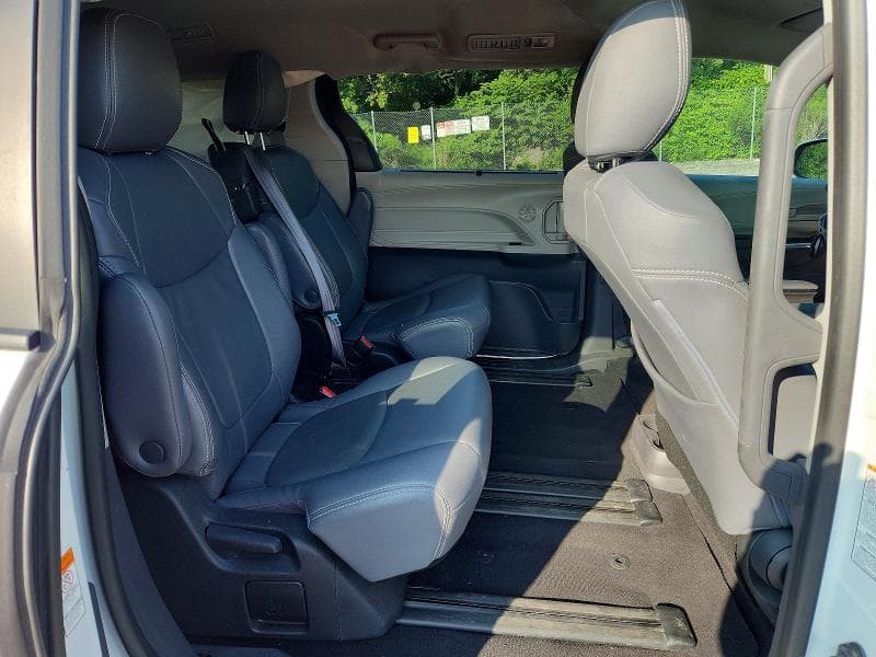 2022 TOYOTA SIENNA LE 11