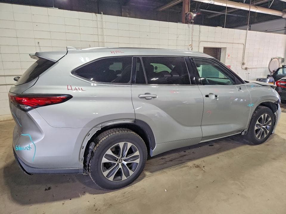 2021 TOYOTA HIGHLANDER XLE 3