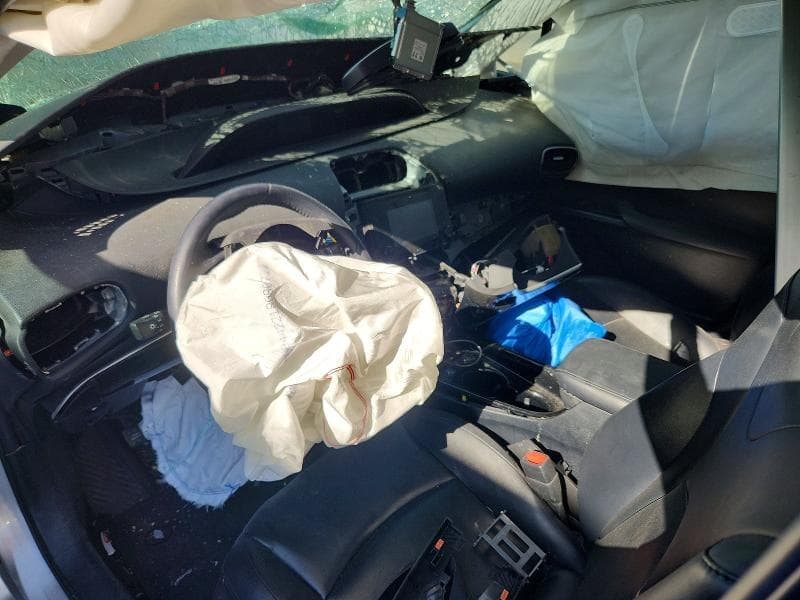 2019 TOYOTA PRIUS XLE 8