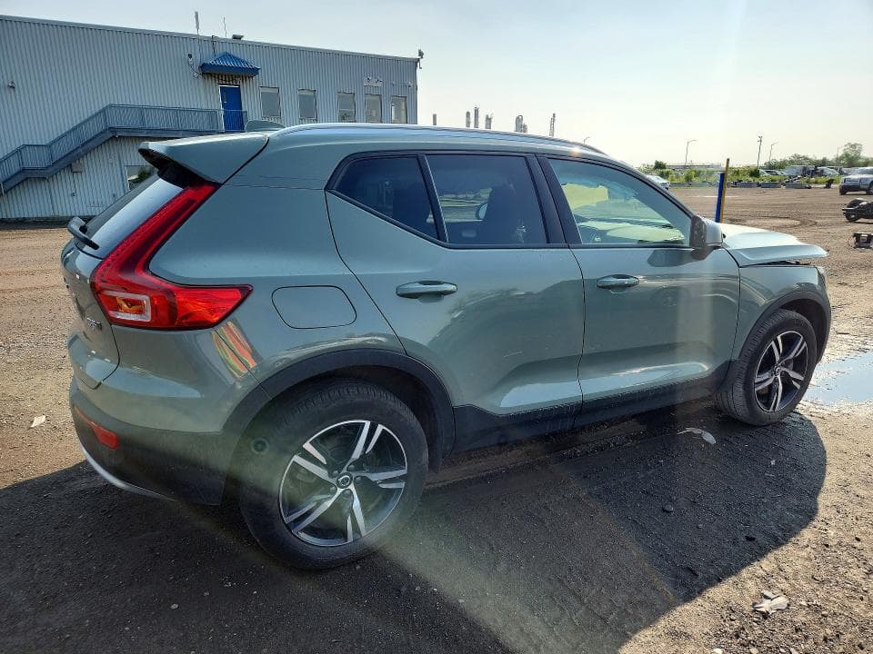 2023 VOLVO XC40 CORE 3