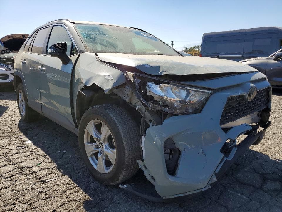 2019 TOYOTA RAV4 XLE 4