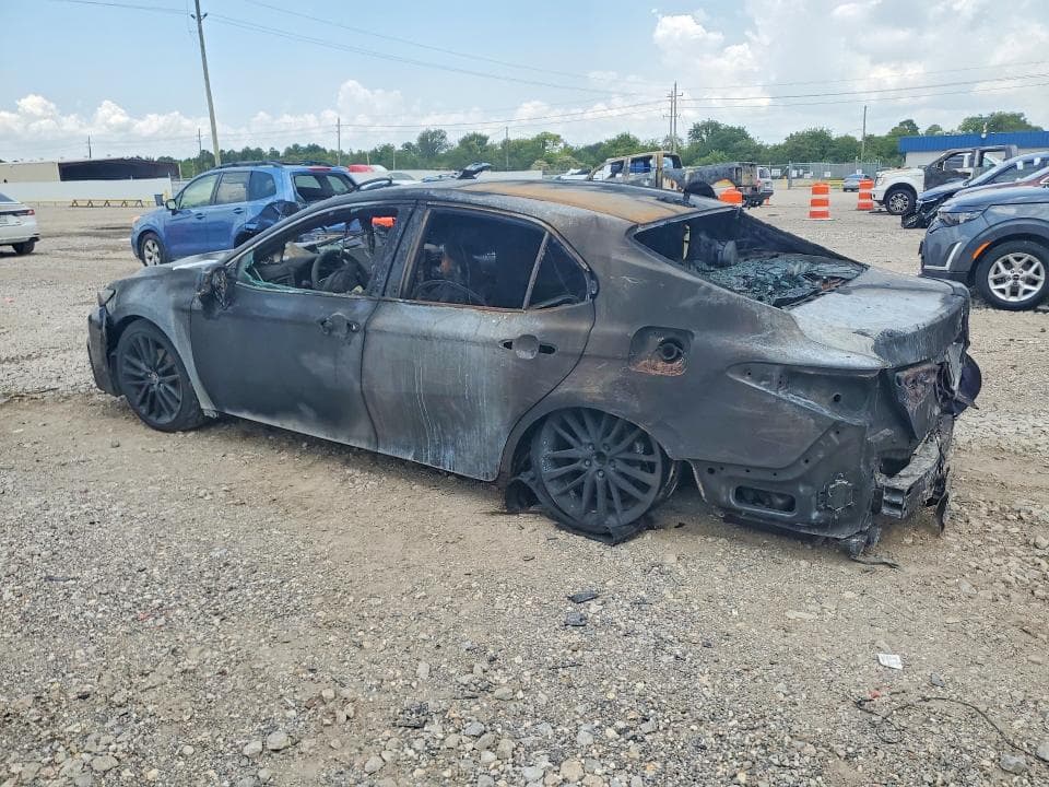 2022 TOYOTA CAMRY XSE 2