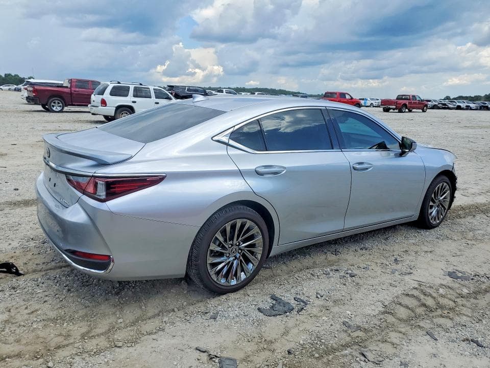 2025 LEXUS ES 300H ULTRA LUXURY 3