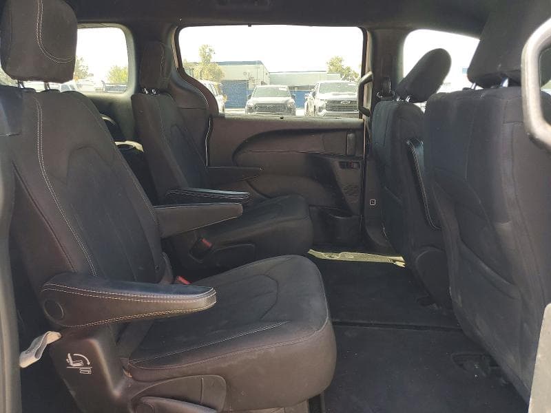 2020 CHRYSLER PACIFICA TOURING 11