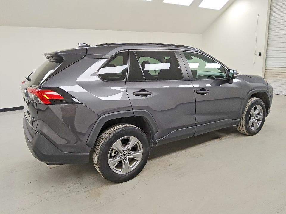 2024 TOYOTA RAV4 XLE 3
