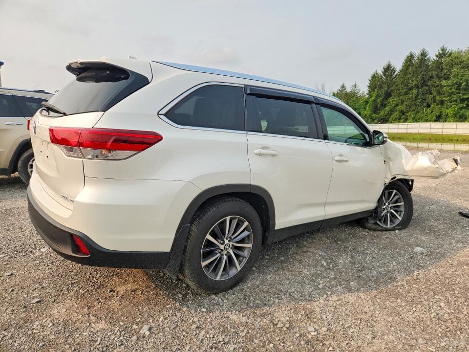 2019 TOYOTA HIGHLANDER XLE 3