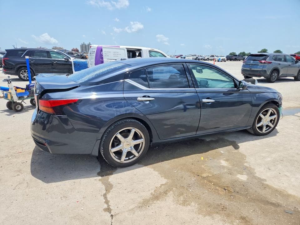 2019 NISSAN ALTIMA SV 3