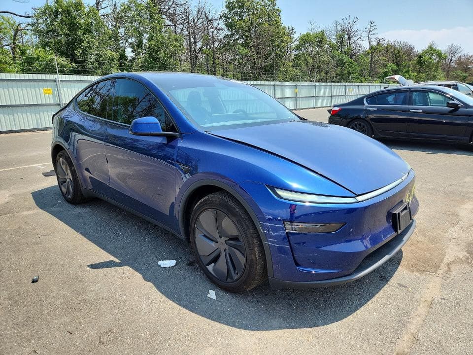 2026 TESLA MODEL Y 4