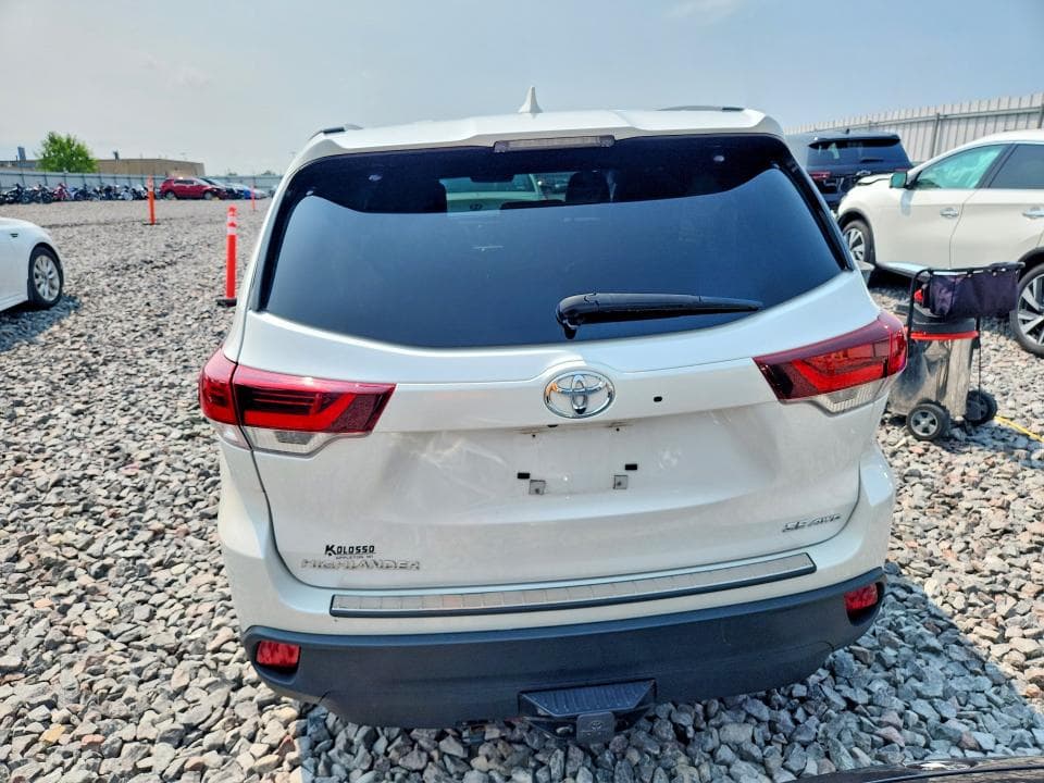 2019 TOYOTA HIGHLANDER SE 6