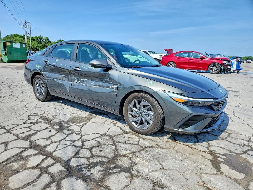2024 HYUNDAI ELANTRA SEL 4