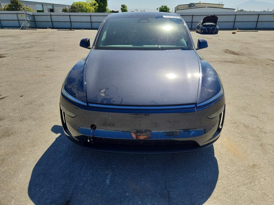 2026 TESLA MODEL Y 5