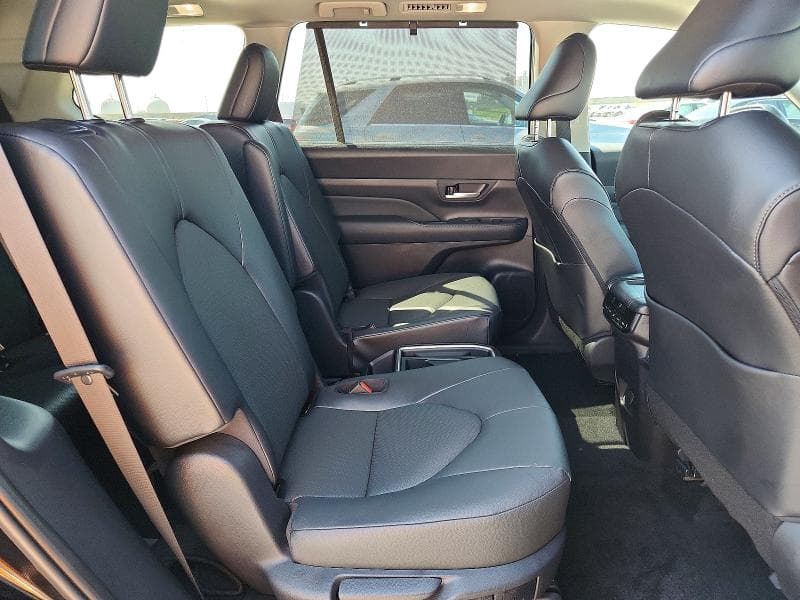 2025 TOYOTA GRAND HIGHLANDER XLE 11