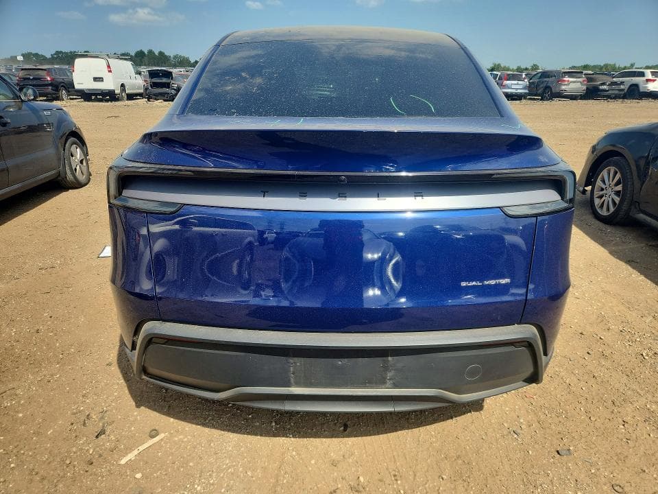 2026 TESLA MODEL Y 6