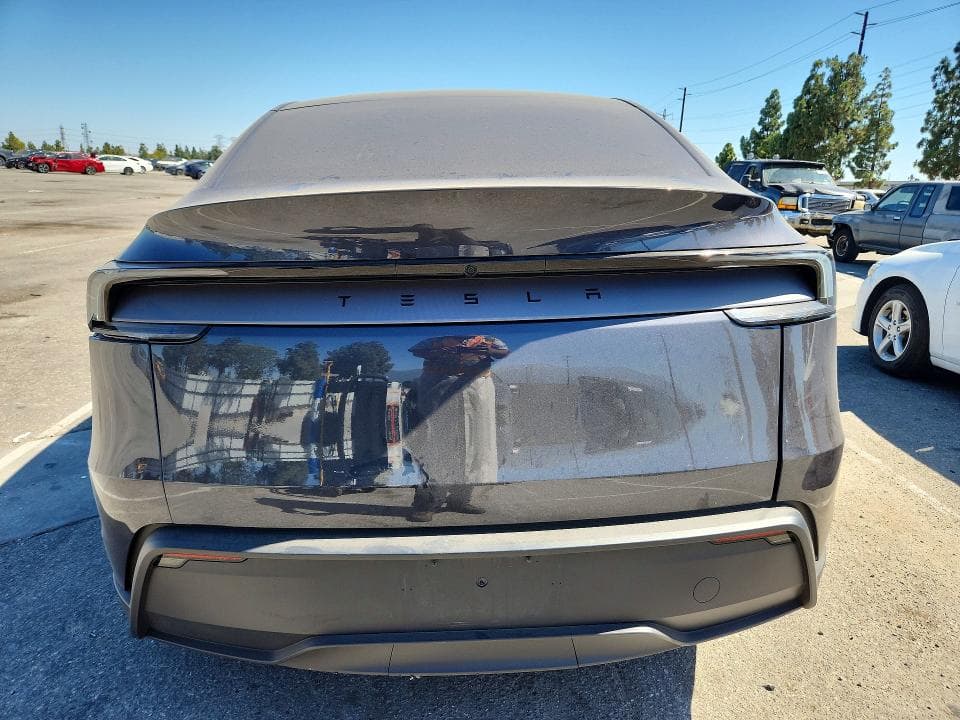 2026 TESLA MODEL Y 6